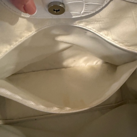 Long Champ Elegant White Crocodile-Embossed Tote Bag - Picture 5 of 9